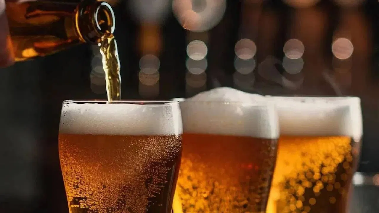 ‘या’ देशात पाण्यापेक्षा स्वस्त मिळते दारू! अवघ्या 18 रुपयांत बीअर-दारू उपलब्ध